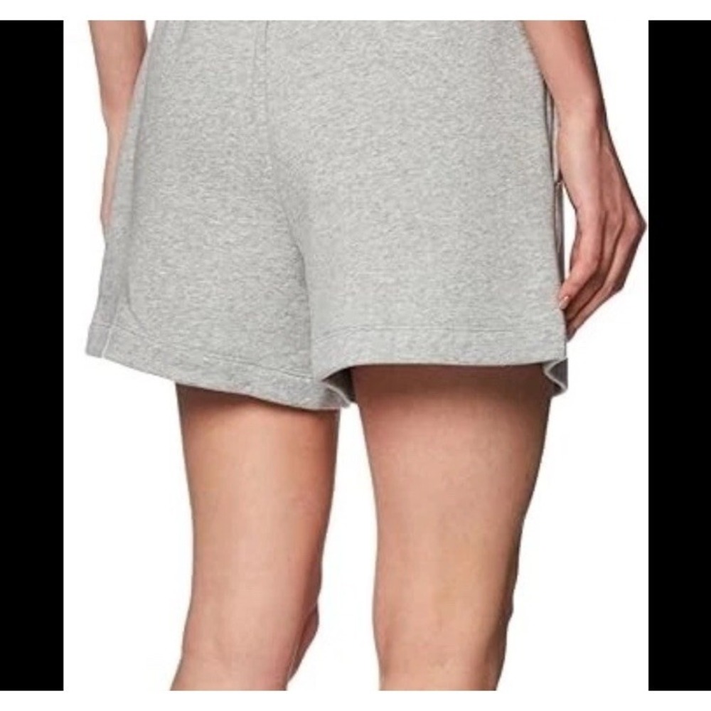 Nike Sportswear Club Fleece Mid-Rise Shorts Womens Size Medium Grey DQ5802-063 - Picture 3 of 9